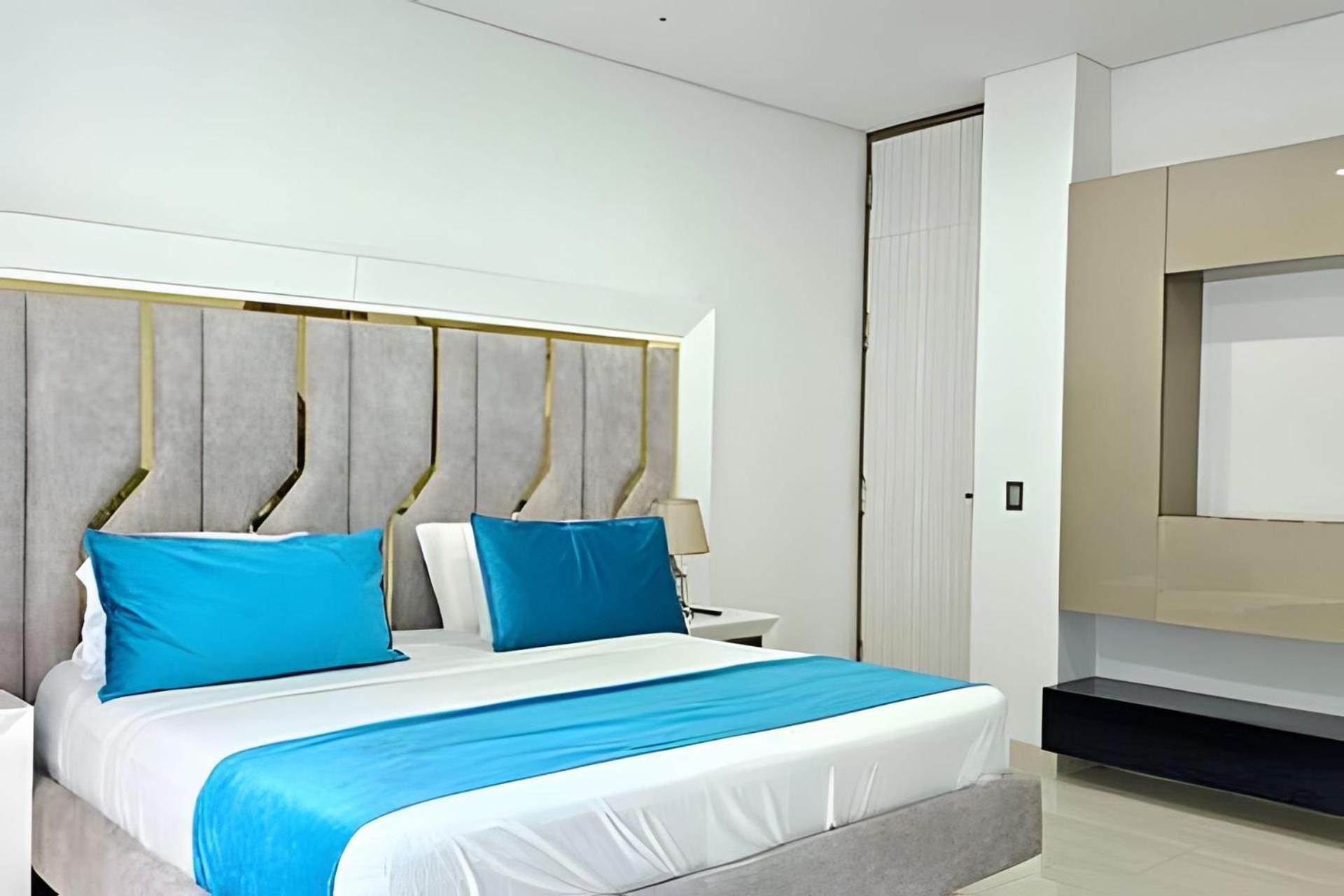 Suite with Hot Tub